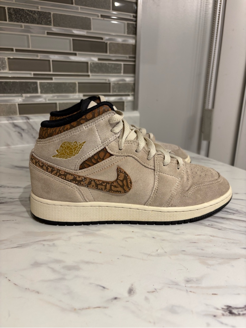 Nike Air Jordan 1 Mid Se Orewood Brown Metallic Gold Dz5369-102 Gs Sz